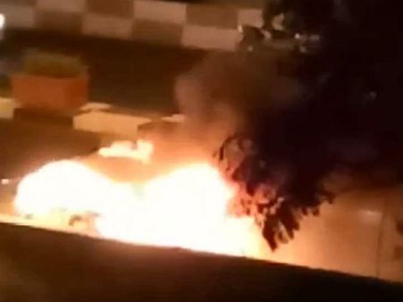 સુરતમાં સ્કોડા કારમાં આગ લાગતા કાર બળીને ખાખ