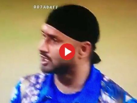 Video: મેચમાં હરભજને ગુમાવ્યું સંતુલન, રાયડુ ને આપી ગાળો