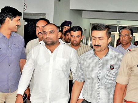 હાઇ વોલ્ટેજ ડ્રામા પછી લાલજીની ધરપકડ, જામીન નહીં માંગે લાલજી