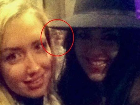 સેલ્ફીમાં કેદ થયું ભૂત, નબળા મનના ના દેખે આ 7 ફોટો!