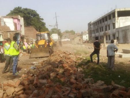 વડોદરામાં લોકોના સહકાર સાથે ડિમોલિશનનો ત્રીજો તબક્કો 