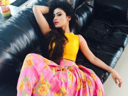 મોની રોય 