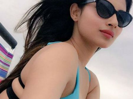 મોની રોય 