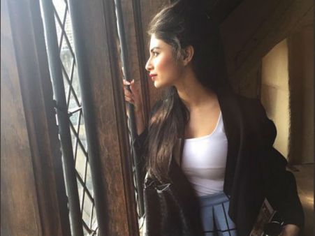 મોની રોય 