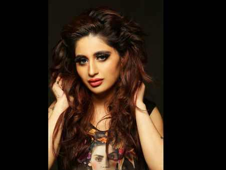 કેમ અલીશા આજે દિલ્હીના રસ્તાઓ પર રહેવા મજબુર છે... કેમ અલીશા આજે દિલ્હીના રસ્તાઓ પર રહેવા મજબુર છે...