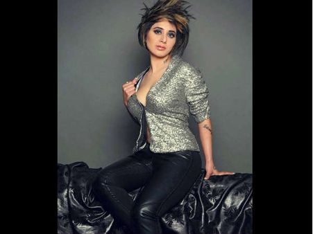 કેમ અલીશા આજે દિલ્હીના રસ્તાઓ પર રહેવા મજબુર છે... કેમ અલીશા આજે દિલ્હીના રસ્તાઓ પર રહેવા મજબુર છે...