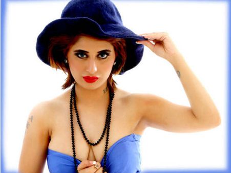 કેમ અલીશા આજે દિલ્હીના રસ્તાઓ પર રહેવા મજબુર છે... કેમ અલીશા આજે દિલ્હીના રસ્તાઓ પર રહેવા મજબુર છે...