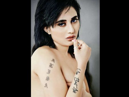 કેમ અલીશા આજે દિલ્હીના રસ્તાઓ પર રહેવા મજબુર છે... કેમ અલીશા આજે દિલ્હીના રસ્તાઓ પર રહેવા મજબુર છે...