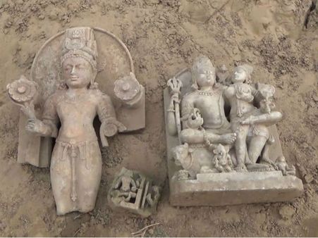 બહુચરાજીમાં આવેલી પુષ્પાવતી નદીમાંથી મળી આવી પ્રાચીન મૂર્તિઓ 