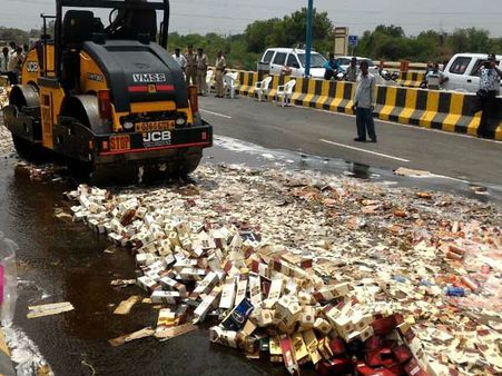 શું પુલ લોકો માટે નહીં 36,000 નંગ દારૂની બોટલો માટે ખુલ્લો મૂકાયો છે?