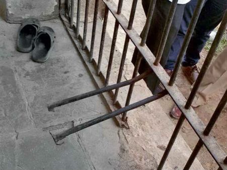 બનાસકાંઠામાં બેરેકના સળિયા તોડી બે કેદી નાસી ગયા