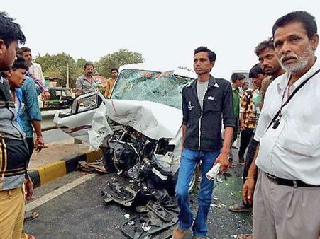 પ્રાંતિજના તાજપુરકૂઇ ગામે ત્રિપલ અકસ્માતમાં 13 જણાને ઇજા 