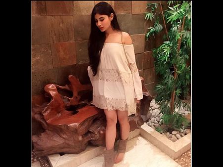 મોની રોયની કેટલીક હોટ અને ગ્લેમરસ તસવીરો