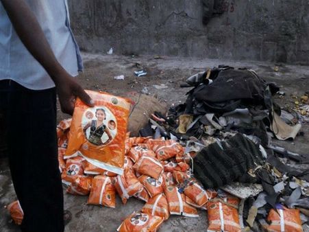 આંગણવાડીમાં ભૂલકાંઓ માટે અપાતા ઉપમાના પેકેટ ઉકરડેથી મળ્યા 