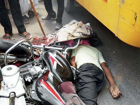 થરાદમાં વિદ્યાર્થીનું ટ્રકની અડફેટે આવતા થયું મોત 