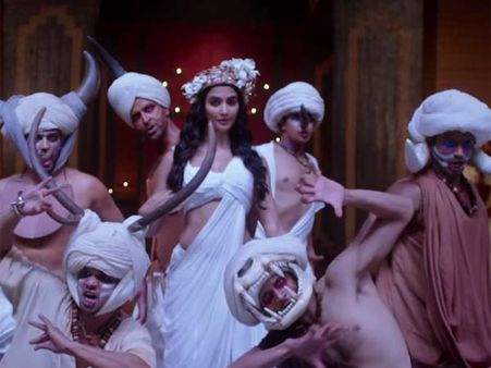 પહેરવેશથી લઈને સેટ