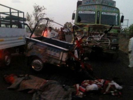 અમરેલીમાં રીક્ષા અને ટ્રક વચ્ચે કમકમાટીભર્યો અકસ્માત