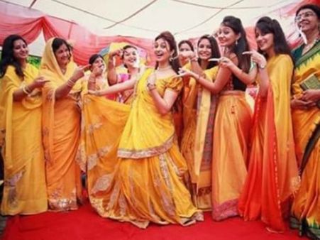 દિવ્યાંકાની હલ્દી સેરેમની ના ફોટો 