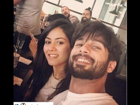 જુઓ શાહિદ અને મીરાંની કેટલીક ખાસ તસવીરો જુઓ શાહિદ અને મીરાંની કેટલીક ખાસ તસવીરો