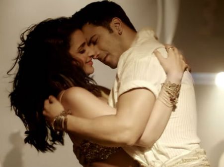 જ્યારે વરુણ અને પરિણીતીએ સેટ પર કિસ કરી.. જ્યારે વરુણ અને પરિણીતીએ સેટ પર કિસ કરી..