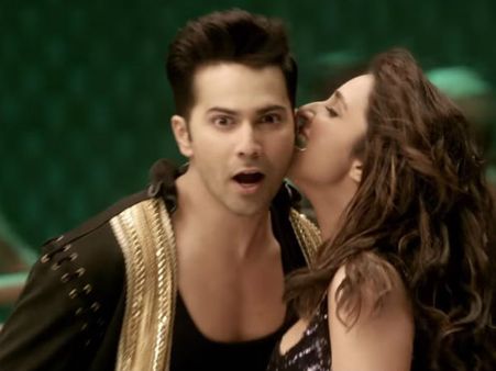 જ્યારે વરુણ અને પરિણીતીએ સેટ પર કિસ કરી.. જ્યારે વરુણ અને પરિણીતીએ સેટ પર કિસ કરી..