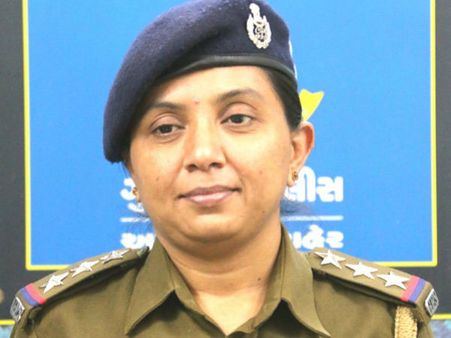 પીઆઇ દિવ્યા ભૂર્ગભમાં, હાઇફાઇ બ્યુટી પાર્લરથી લેતા હતા હપ્તા 