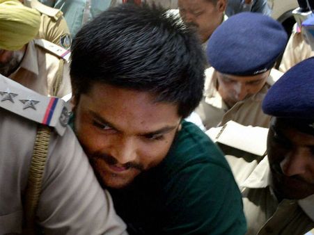 કોણ છે હાર્દિક પટેલ કોણ છે હાર્દિક પટેલ