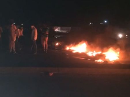 મોરબીમાં ટાયરો સળગાવ્યા