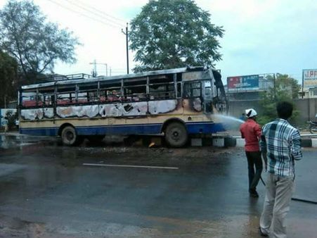 ધોળકામાં દલિત પેન્થર આયોજિત રેલીમાં ટોળાએ પોલીસ પર કર્યો પત્થરમારો 