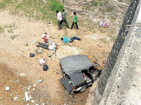 તલોદમાં રિક્ષા પુલ ઉપરથી નદીમાં ખાબકતા 4ના કરૂણ મોત