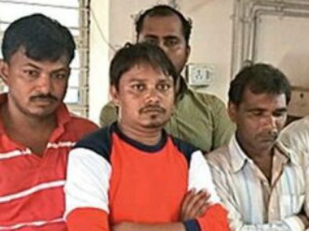 શ્રાવણ મહિનો શરૂ થયા ધમધમ્યા જુગાર અડ્ડા પોલિસની રેડ શ્રાવણ મહિનો શરૂ થયા ધમધમ્યા જુગાર અડ્ડા પોલિસની રેડ