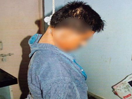 વડોદરામાં ભાજપના કાર્યકર, કપિલ પંડ્યાએ કર્યો આપઘાત વડોદરામાં ભાજપના કાર્યકર, કપિલ પંડ્યાએ કર્યો આપઘાત