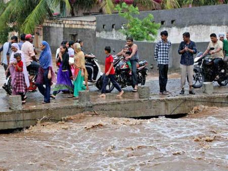 ખંભાળિયામાં અનરાધાર વરસાદ 4 કલાકમાં 8 ઇંચ વરસાદ