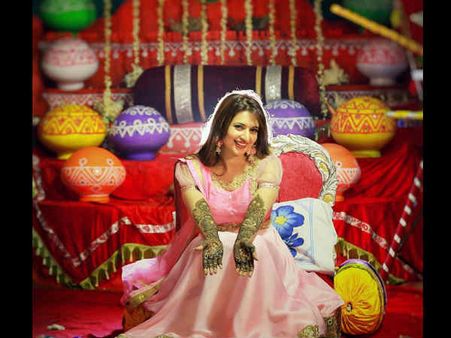 દિવ્યાંકાની મહેંદી, હાથોમાં શુ બનાવ્યું તે તો જુઓ...