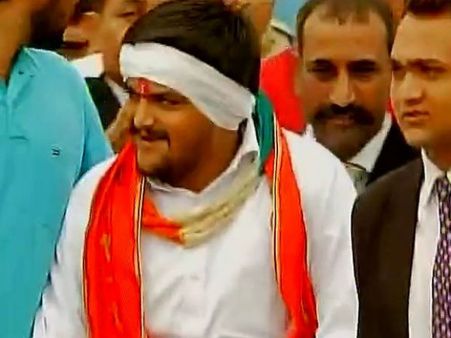 #HardikPatel Live: સુરતમાં હાર્દિકની મહારેલી, હજારોની સંખ્યામાં લોકો ઉમટ્યા