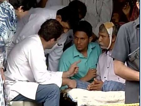 કોંગ્રેસ ઉપાઅધ્યક્ષ, રાહુલ ગાંધીએ કરી ઉના દલિત પીડિતો સાથે મુલાકાત