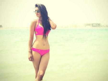 Too Hot: બિકીનીમાં નજરે પડી ટીવીની આ સંસ્કારી વહુ....