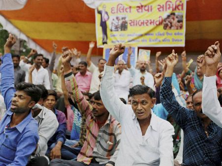 દલિત પ્રેમ vs 2017ની ચૂંટણીમાં જીત કોની?, ઉલ્લૂ બનવા તૈયાર થઇ જાવ!