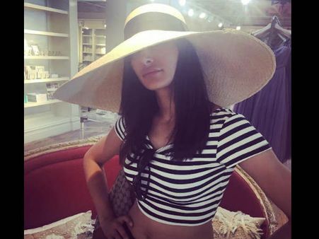 નરગીસ ફખરીના ગ્રીસ વેકેશનની હોટ તસવીરો નરગીસ ફખરીના ગ્રીસ વેકેશનની હોટ તસવીરો