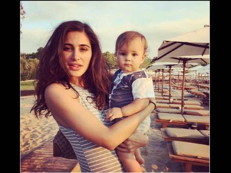 નરગીસ ફખરીના ગ્રીસ વેકેશનની હોટ તસવીરો નરગીસ ફખરીના ગ્રીસ વેકેશનની હોટ તસવીરો