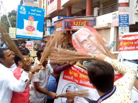 આપના કાર્યકરના નિવેદન સામે બ્રહ્મ સમાજે વિરોધ પ્રદર્શન કર્યું