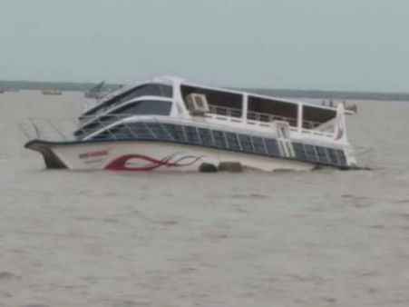 રાજ્યની પ્રથમ ફ્લોટિંગ રેસ્ટોરાં ડૂબી ગઈ 