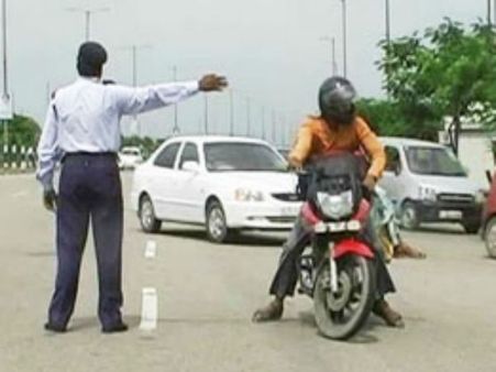 ટ્રાફિકના નિયમ તોડવા પર ભરવો પડશે આટલો દંડ