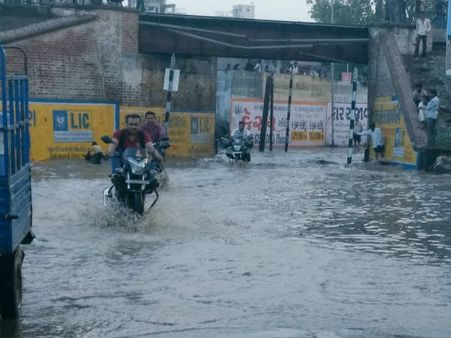 ઘરમાં પાણી, રસ્તામાં પાણી, બધે બસ પાણી જ પાણી