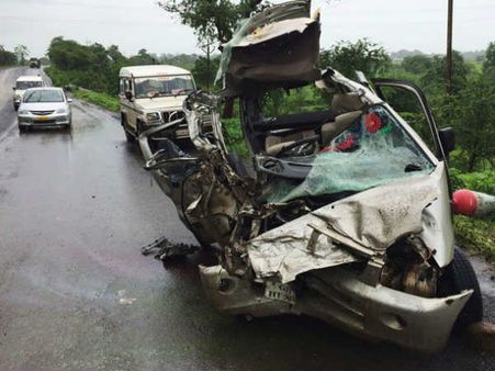 અંકલેશ્વર પાસે ગમખ્વાર અકસ્માતમાં કારનો કચ્ચરઘાણ, ચાલકનું મોત