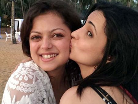 દૃષ્ટિ ધામી અને સનાયા ઈરાની દૃષ્ટિ ધામી અને સનાયા ઈરાની