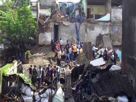 મુંબઇઃ 2 માળની ઇમારત કડડડભૂસ, 2નાં મોત