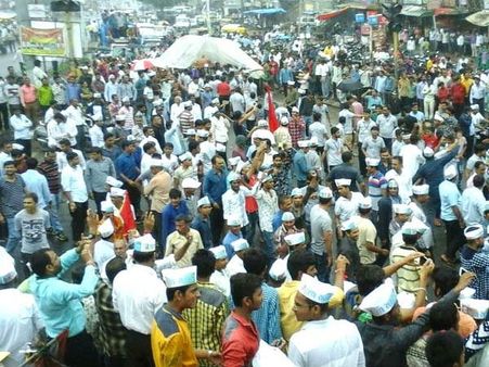 ઉંઝા પદયાત્રામાં હજારો પાટીદારો જોડાયા