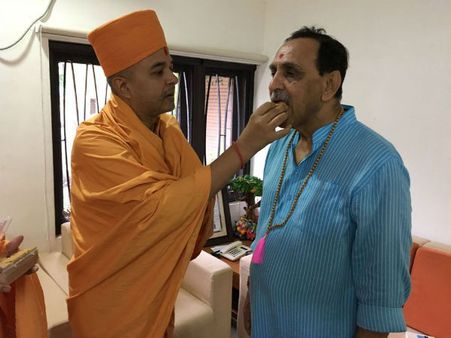 બીએપીએસના સંતોના આશીર્વાદ