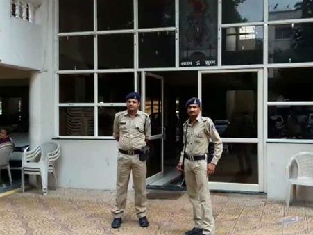  હાઇબોન્ડ સિમેન્ટ ગ્રુપ ઉપર આઇટીની રેડ 